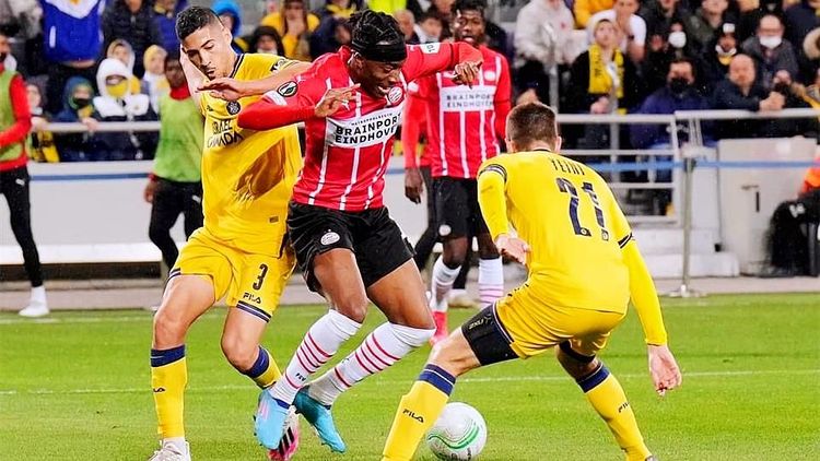 第二局连拿5分扭转颓势！王曼昱3-0击败李恩惠 晋级16强