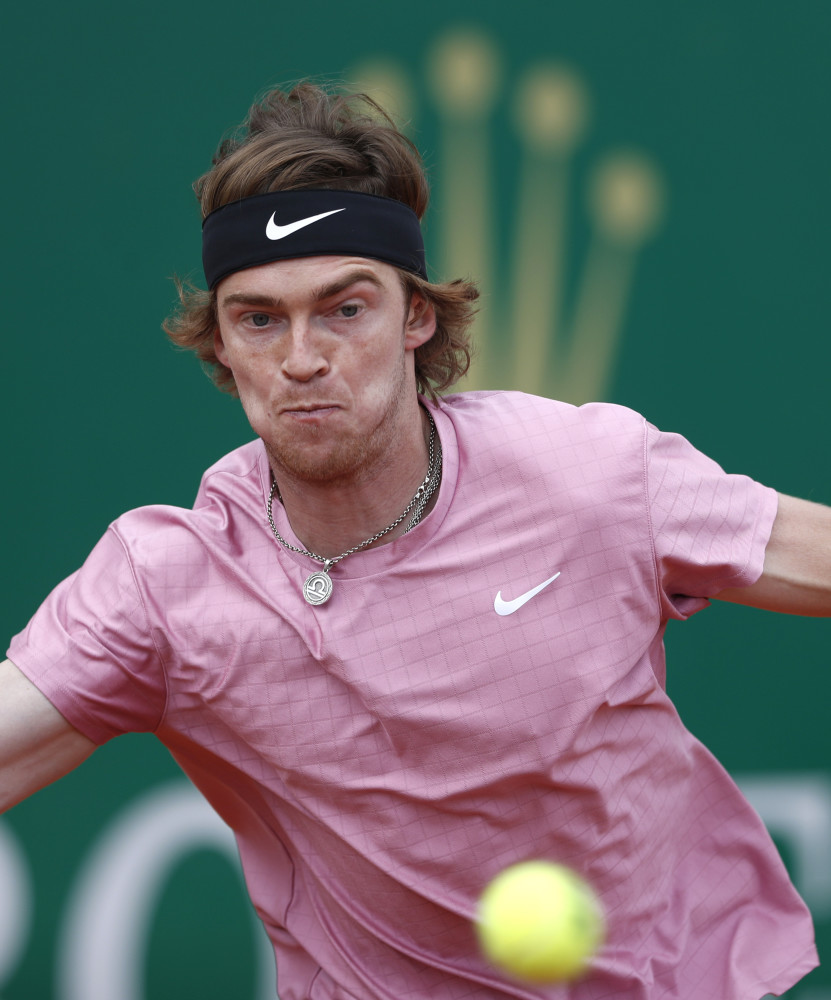 场均7.54分，萨卡是英超过去三个赛季场均评分最高的球员