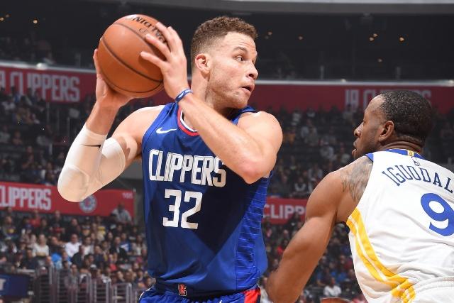 记者：路易斯是因腰伤没有太大改善，所以没有随队前往武汉